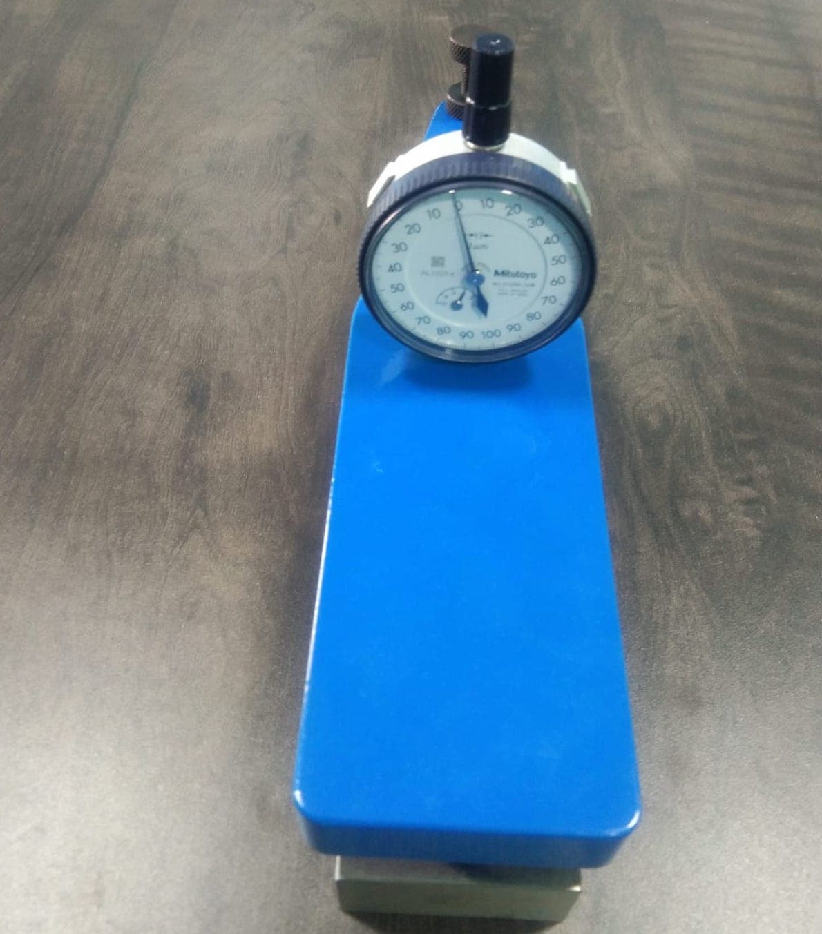 Precision measuring instrument for flatness and thickness